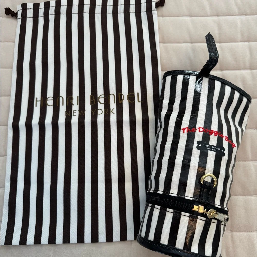Henri Bendel travel doggie bag with zippered food storage. ✨ NWT